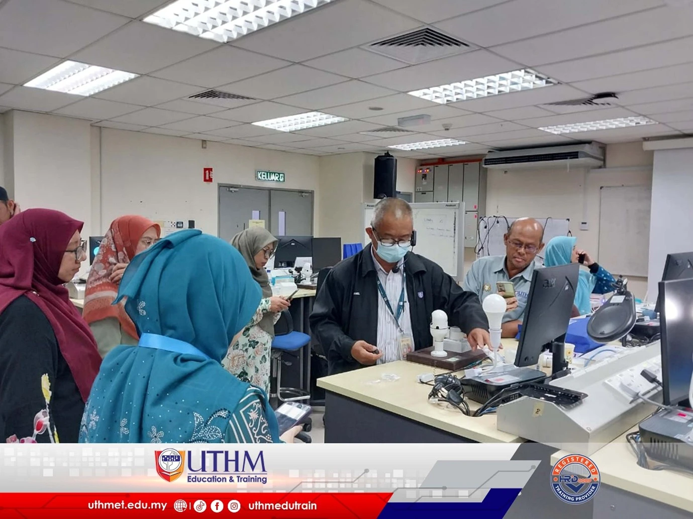 You are currently viewing Integrated Smarthome Course: IoT, RF433 & Infrared Strengthen Smart City Initiative at Universiti Tun Hussein Onn Malaysia