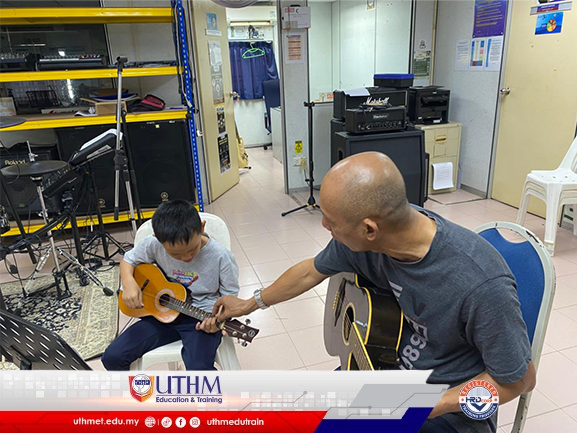 You are currently viewing Guitar Class UTHM: From Beginner to Professional Level Training